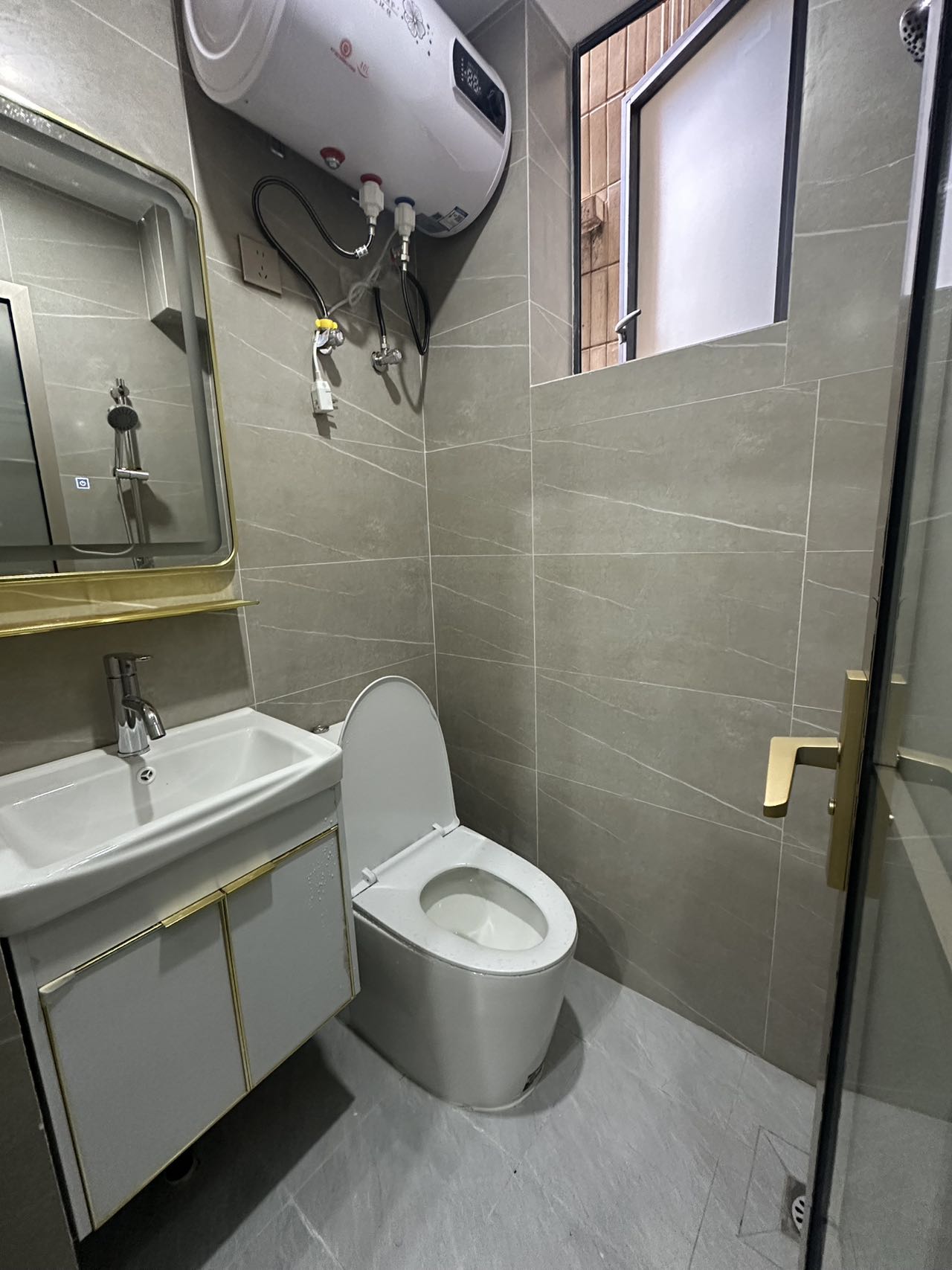 31bcdaf706163f9f068d75a8b8dfec50.jpg